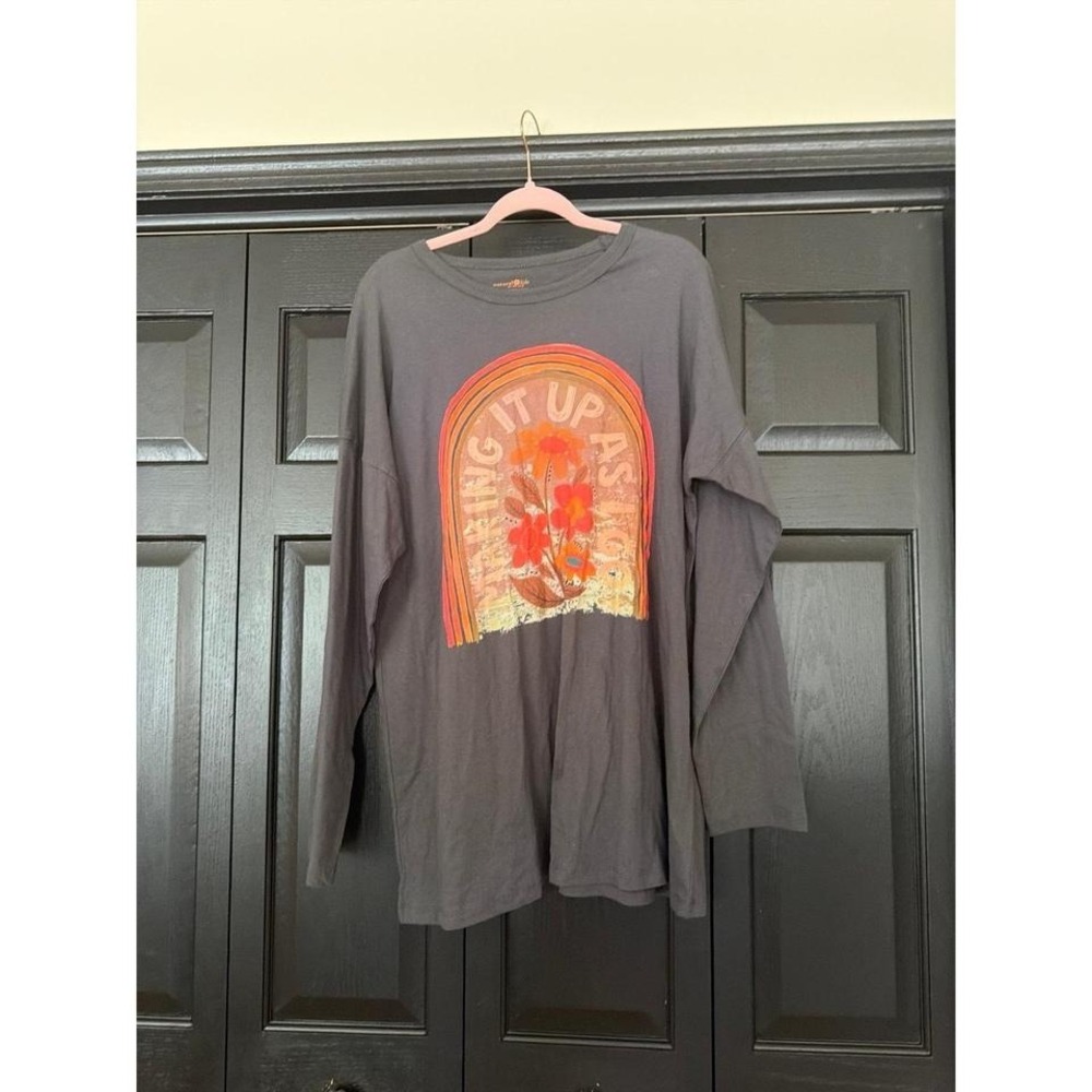 Natural Life cotton graphic tee in charcoal grey features a retro-inspired XL